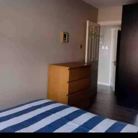 Quiet 2 Bedroom 2wc 6 Pax In 8 شقة دبلن