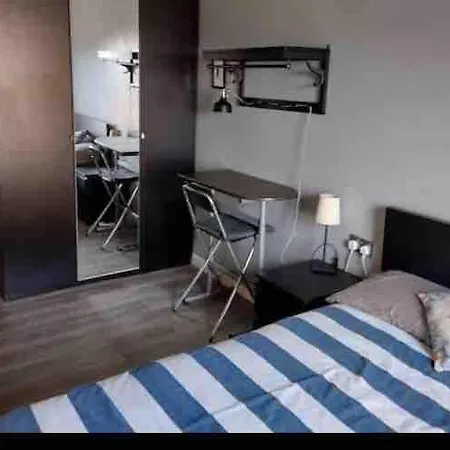 Quiet 2 Bedroom 2wc 6 Pax In 8 شقة